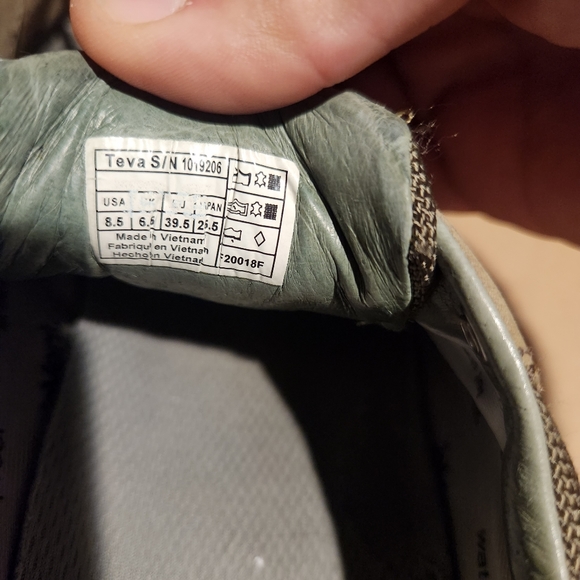 AHNU hiking shoes - Picture 5 of 6